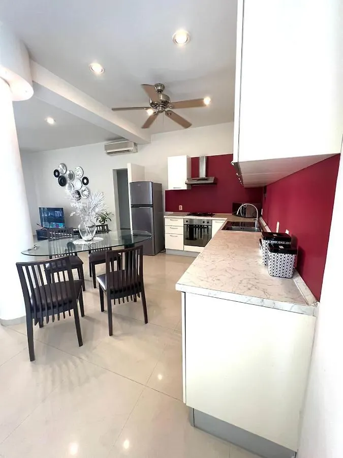 Espacioso Departamento A Unos Metros De Playa Mamitas Y De La Famosa 5Ta Av Playa del Carmen Messico